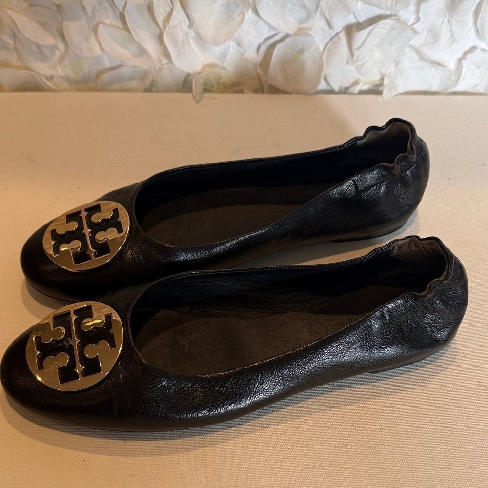 Tory Burch Black Leather Ballet Flats with Gold Logo Medallion - Picture 2 of 4